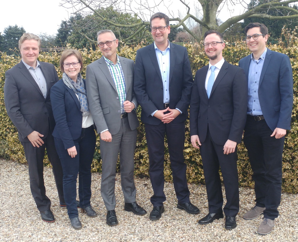 an der Spitze des FDP-Bezirksverbandes: Hendrik Hackmann, Katharina Kloke, Dr. Werner Pfeil, Markus Herbrand, Stefan Lenzen und Alexander Willkomm (v.l.n.r., Foto: Monika Baltes)